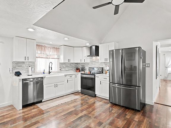 3rd image of 25 Orient St