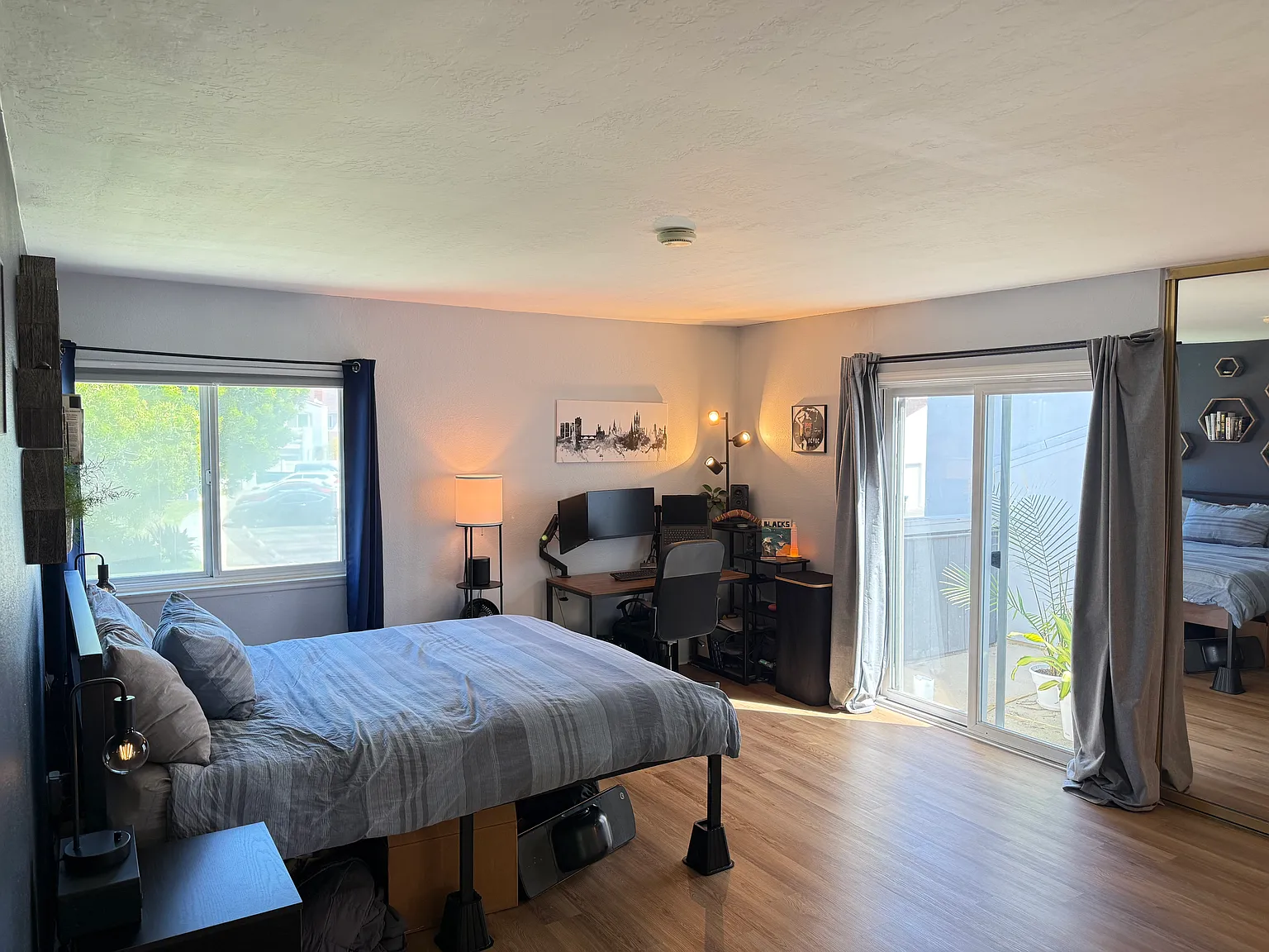 3 bed, 2.5 bath, 1504 sqft, $4,395 — Photo 3