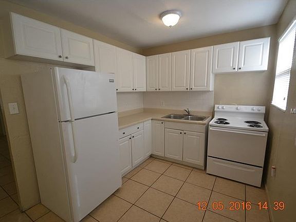 5th image of 7907 Bahia Ave