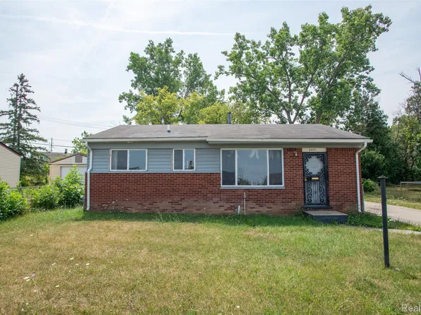 2045 Flamingo Dr, Mount Morris, MI 48458