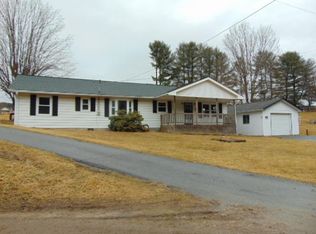 1910 Bozoo Rd, Peterstown, WV 24963