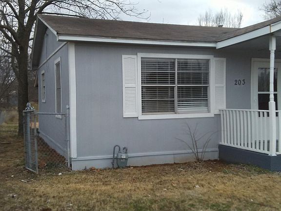 3rd image of 203 W Eagle St