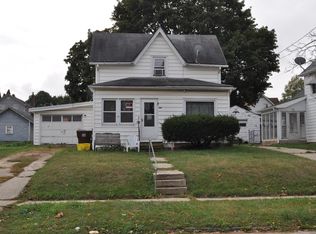 417 W Chestnut St, Freeport, IL 61032
