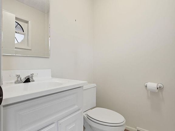 38th image of 2044 Manor Dr