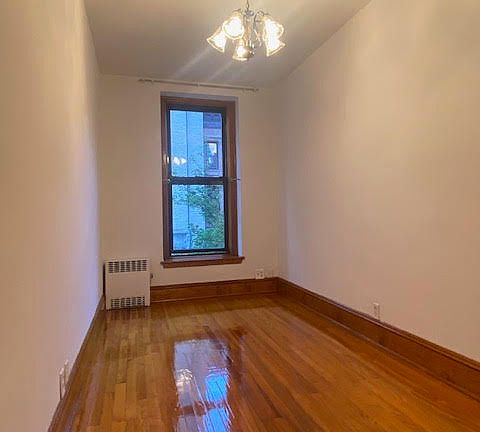 3rd image of 138 W 70th St #4