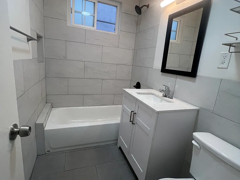 829 N San Vicente Blvd #8 — Photo 11