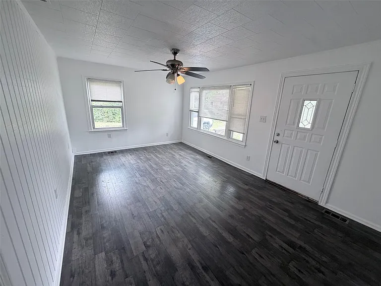 1130 Birchwood Dr — Photo 4