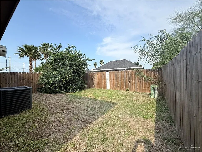 714 Jade St #B — Photo 15