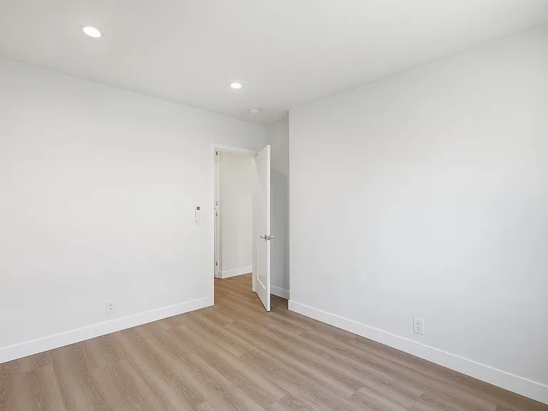 4321 Saugus Ave — Photo 27