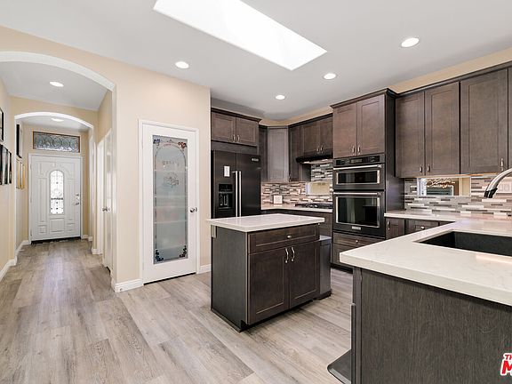 3rd image of 24292 Nobe St