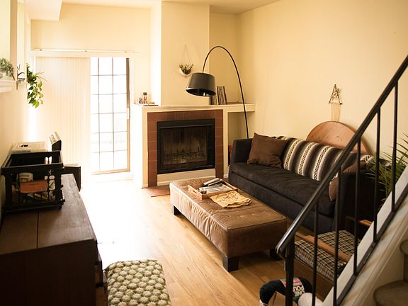 3rd image of 812 South St #2R