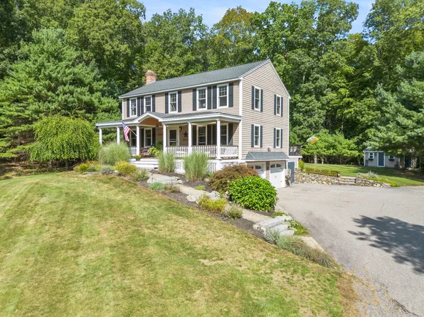 26 Elizabeth St, Amesbury, MA 01913
