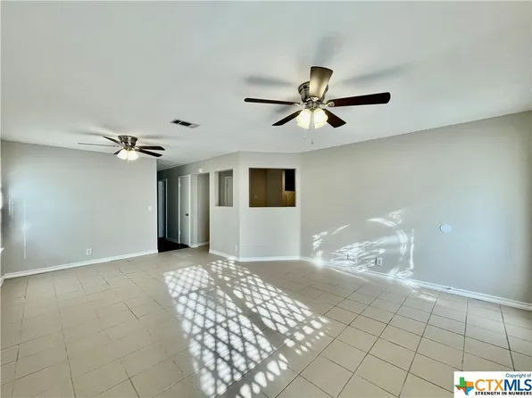 1904 Castle Gate Cir, San Marcos, TX 78666