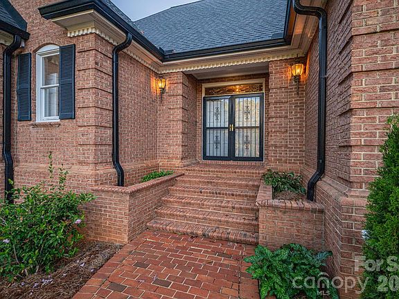 4th image of 208 Hollow Rd