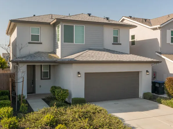1005 W Sedona Avenue, Visalia, CA 93291