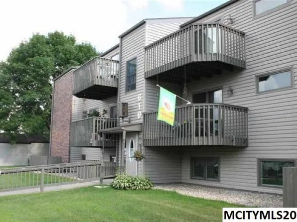 610 Briarstone Dr #B22, Mason City, IA 50401