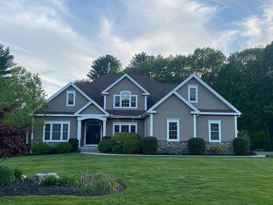 1st image of 11 Hawthorne Cir