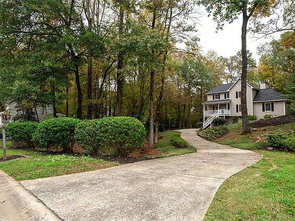 2nd image of 4920 Willow Creek Dr