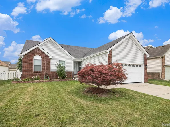 46684 E Briarwood Dr, Chesterfield, MI 48051