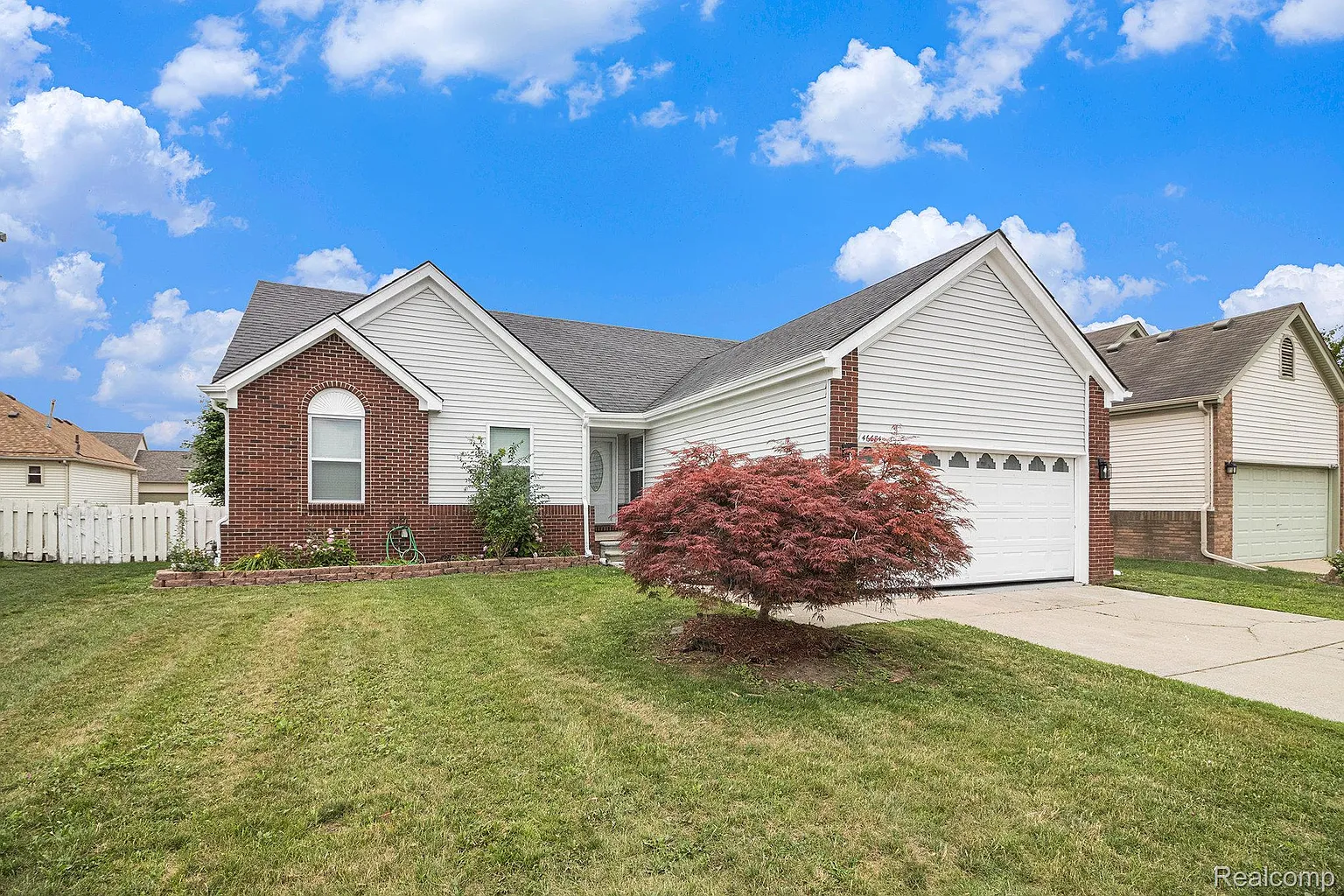 46684 E Briarwood Dr photo 1