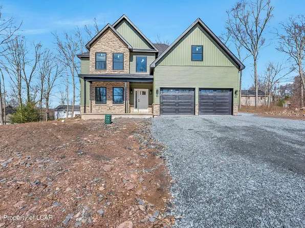 62 Maple St, Dallas, PA 18612