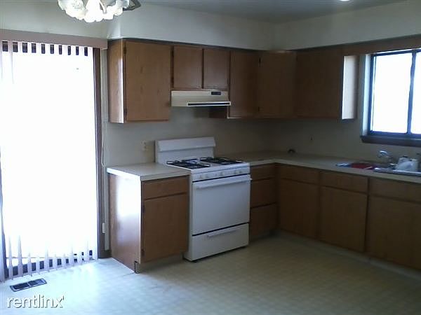 Kitchen Dining area