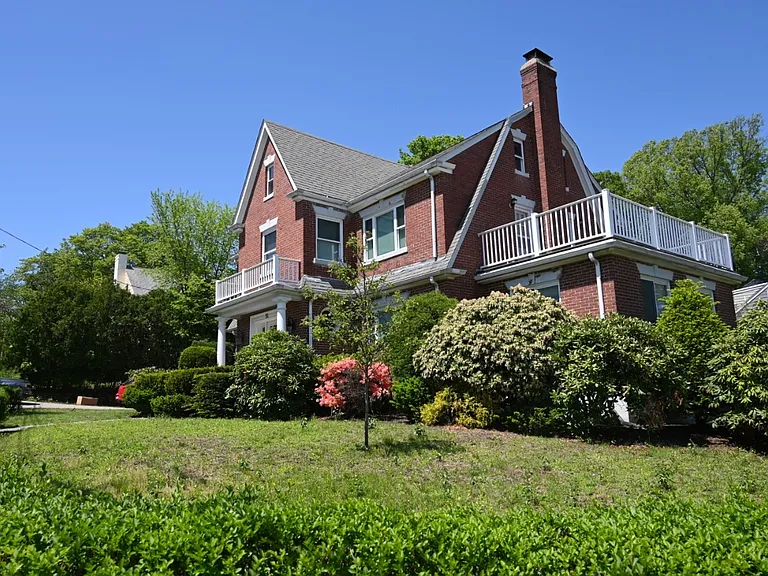 51 Elm St — Photo 2