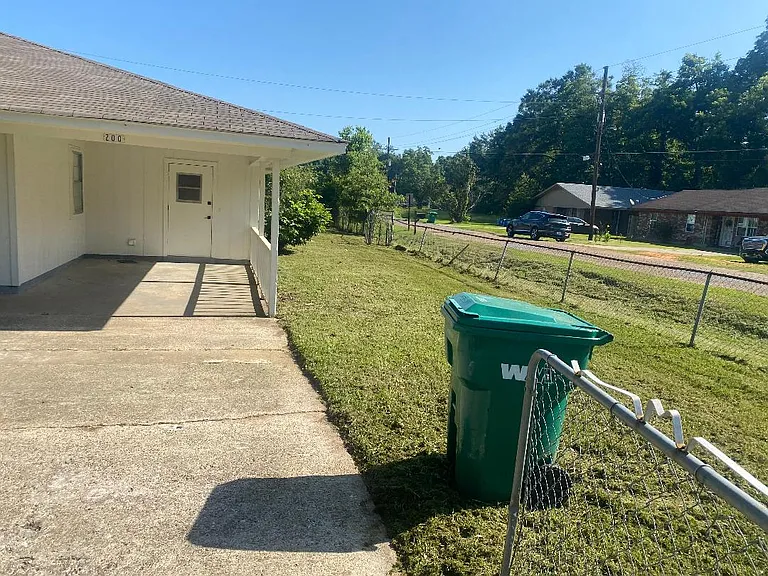 200 Eisenhower Dr — Photo 4