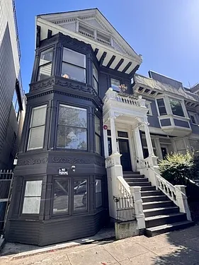1703 Oak St — Photo 2