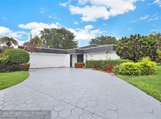 5606 Mulberry Dr, Tamarac, FL 33319