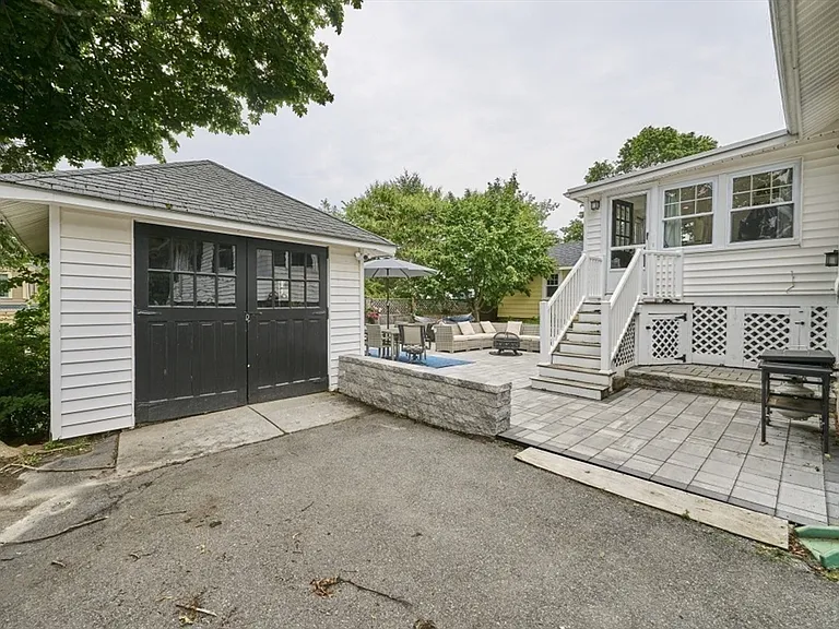 41 Lynde Ave — Photo 22