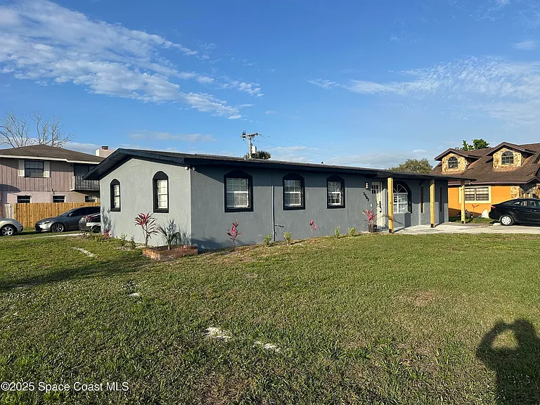 3782 Catalina Dr — Photo 2