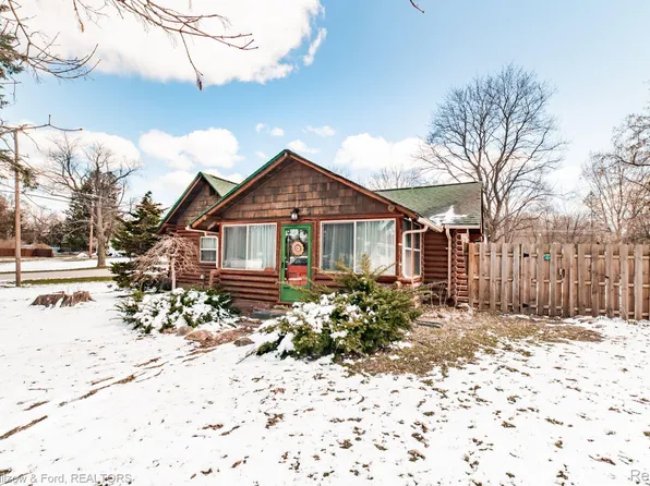 4982 Lakeborn Dr, White Lake, MI 48383