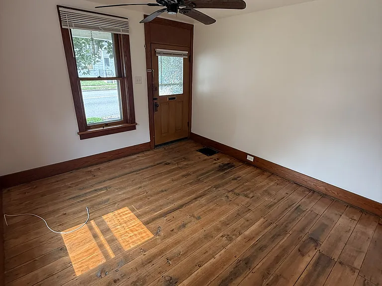 18 W Main St — Photo 3