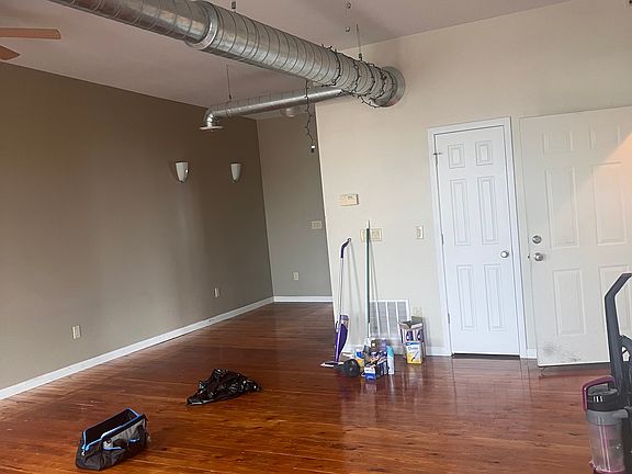 2nd image of 110 1/2 E Exchange St #1/2