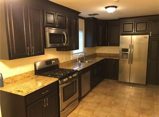 37 E Kensington Pl, Bridgeport, CT 06610