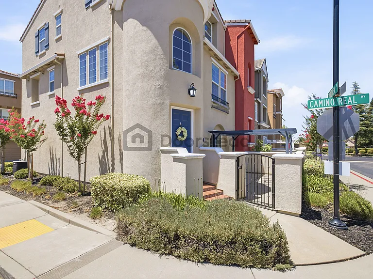 1708 Camino Real Way — Photo 2