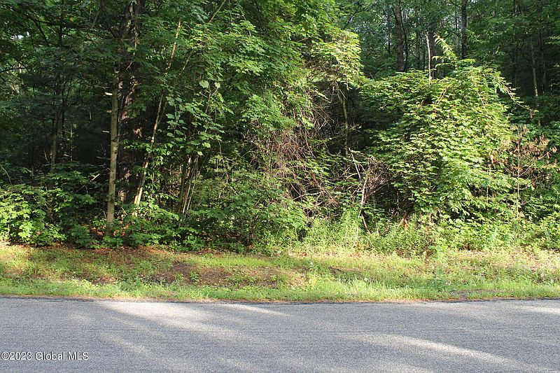 4th image of L18 Wemple Road