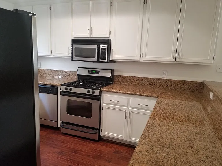 1231 Chaparral Cir — Photo 2