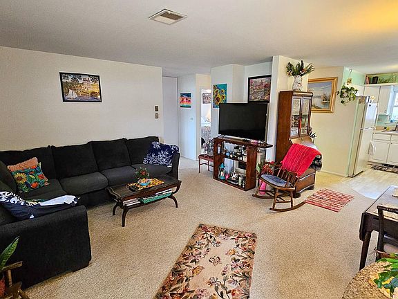 4th image of 20 Buckingham Dr