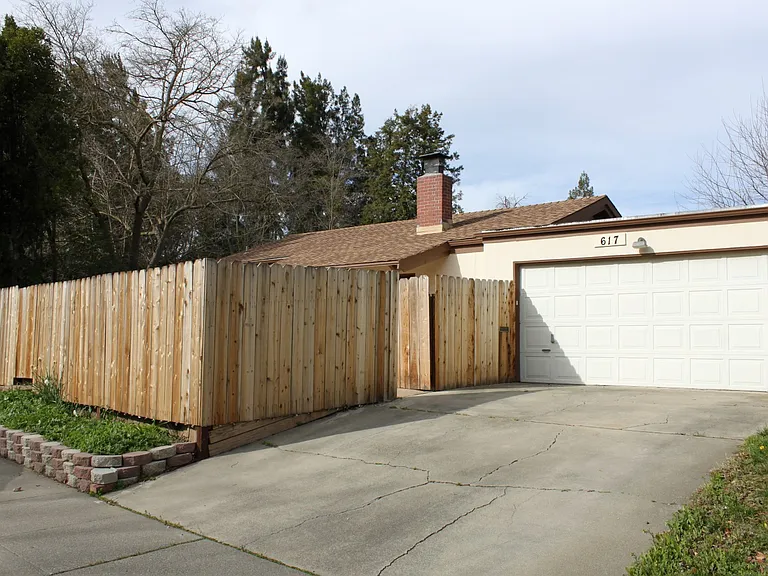 617 Alvarado Ave — Photo 9