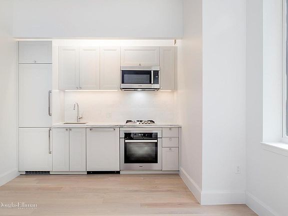 3rd image of 389 E 89th St APT 4I