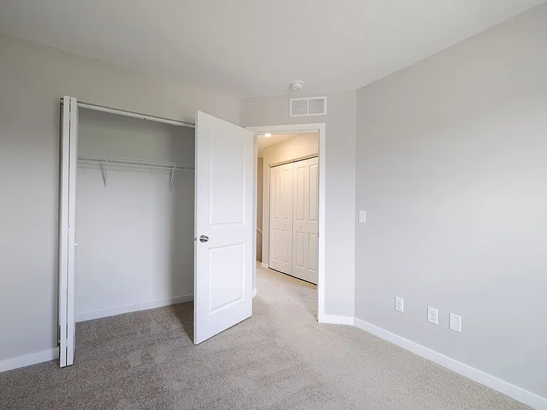 3431 Glenbrook Cir S — Photo 35