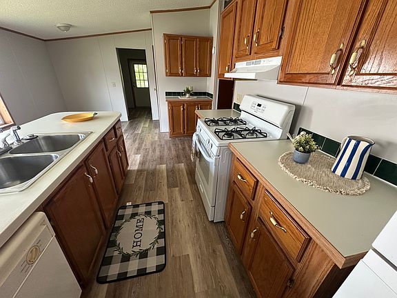 2nd image of 429 Laurel Oak Ln