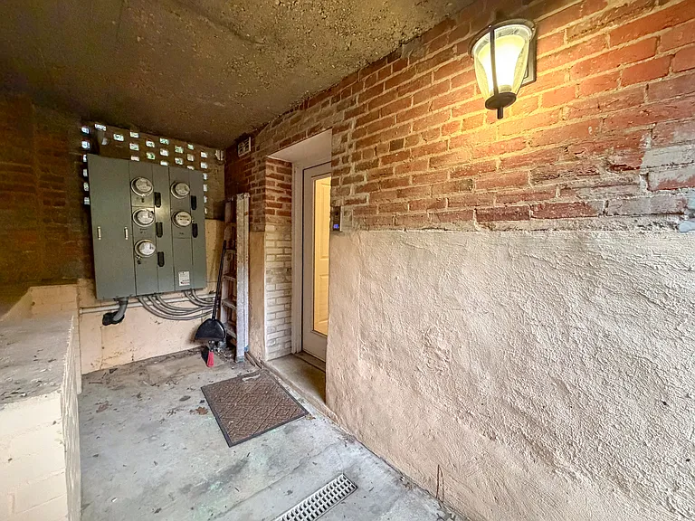1601 Hobart St NW #1 — Photo 5