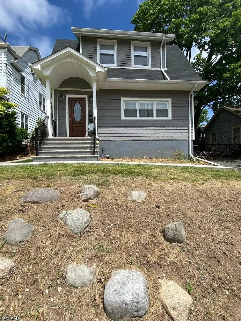 3 bed, 1.0 bath, $2,800 — Photo 1
