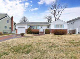 7 3rd Ave, Farmingdale, NY 11735