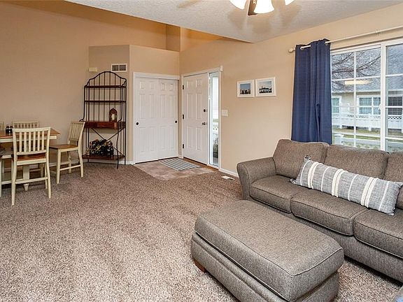 4th image of 1720 94th St Unit 31