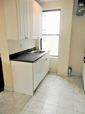 Rented by City Connections Realty | media 18