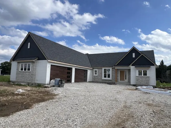 N62W35607 Doolan DRIVE, Oconomowoc, WI 53066